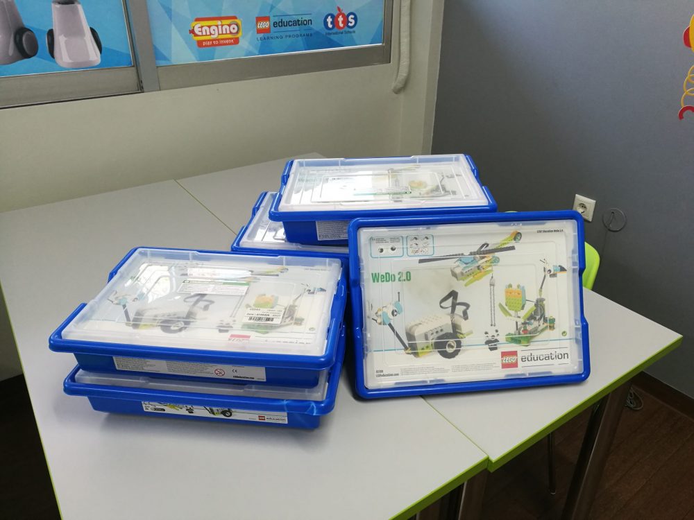 Lego-WeDo-2-scaled-e1579602709920.jpg